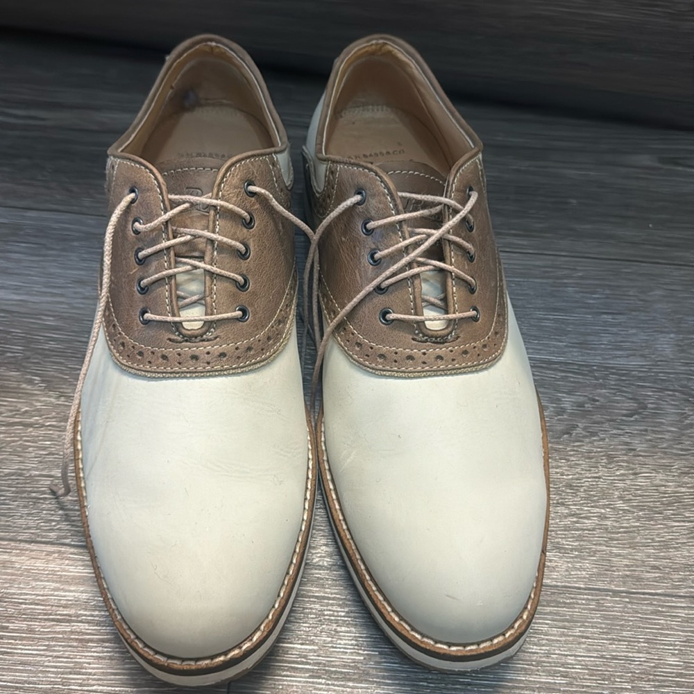 Bass beige leather loafers men’s size 11 (n89)